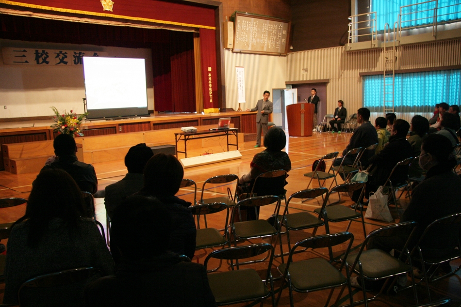 講演会(早川小学校体育館)
