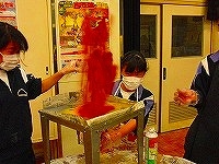 油とカラーサンドで火山噴火実験 お知らせ 箱根ジオパーク 油とカラーサンドで火山噴火実験 お知らせ 箱根ジオパーク