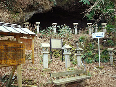 しとどの窟（湯河原）